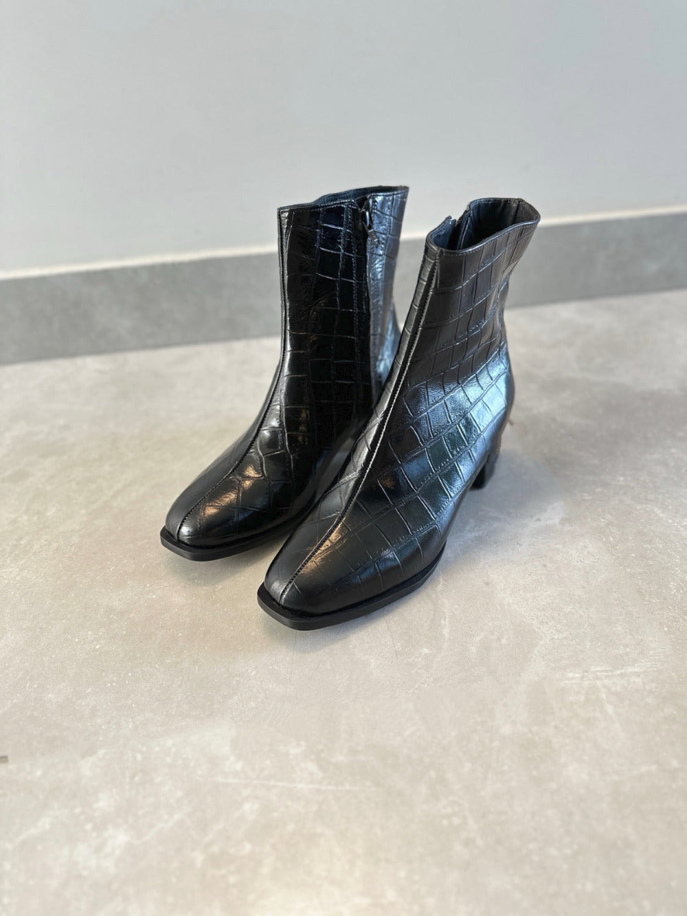 600 Black