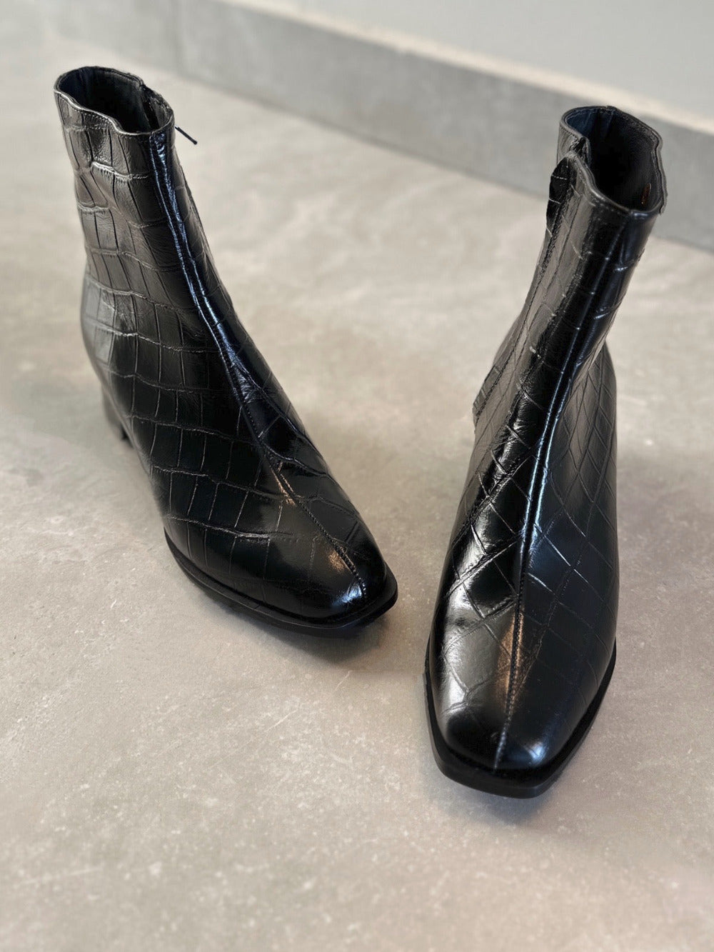 600 Black