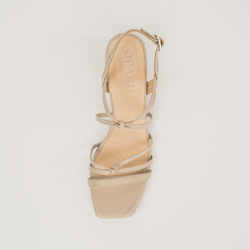 420 sandalia tacón arena