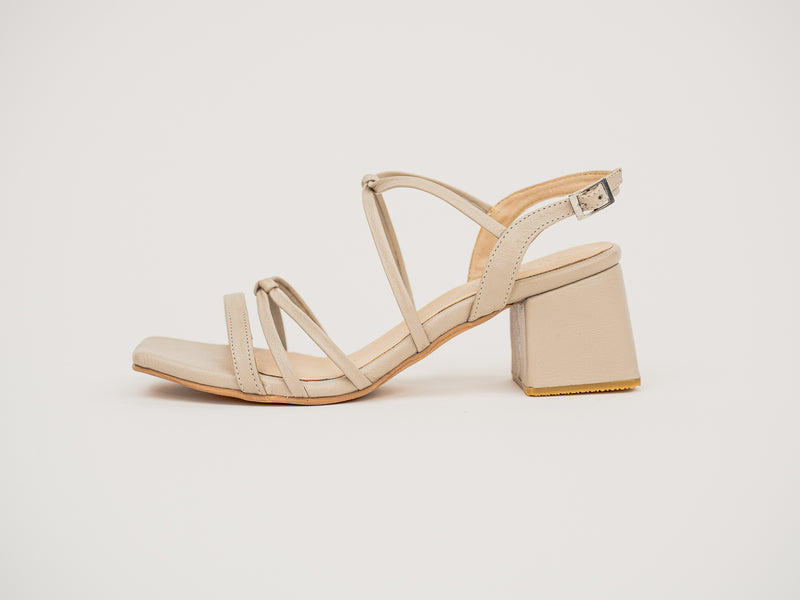 420 sandalia tacón arena